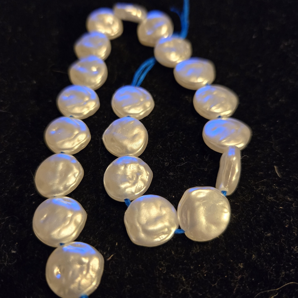 Baroque Retro White Pearl Disc